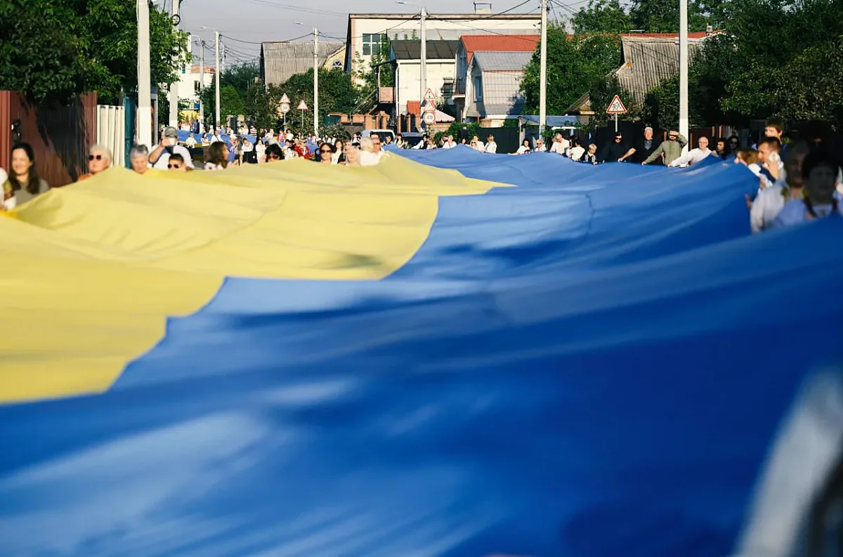 Під Києвом розгорнули 500-метровий прапор: це новий рекорд Під Києвом розгорнули 500-метровий прапор: це новий рекорд