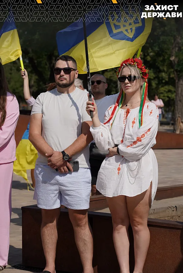 В Николаеве ко Дню флага организовали патриотический автопробег (фото) В Николаеве ко Дню флага организовали патриотический автопробег (фото)