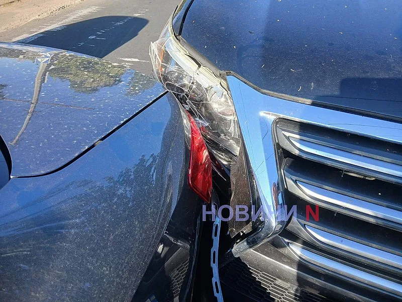 Lexus «догнал» Volkswagen на перекрестке в Николаеве (фото) Lexus «догнал» Volkswagen на перекрестке в Николаеве (фото)