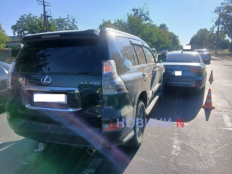 Lexus «догнал» Volkswagen на перекрестке в Николаеве (фото) Lexus «догнал» Volkswagen на перекрестке в Николаеве (фото)