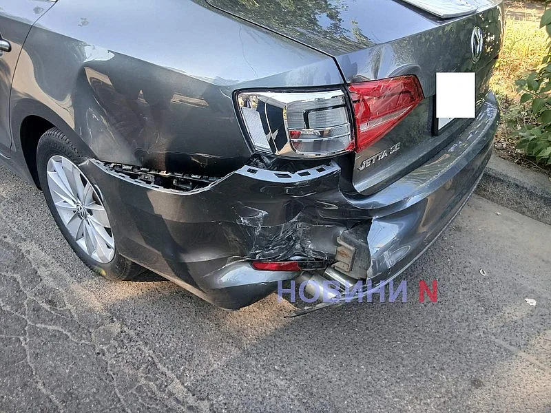 Lexus «догнал» Volkswagen на перекрестке в Николаеве (фото) Lexus «догнал» Volkswagen на перекрестке в Николаеве (фото)