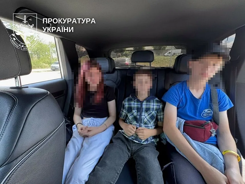 Матір залучала дітей до наркоторгівлі та намагалася продати їх для жебрацтва: її судитимуть Матір залучала дітей до наркоторгівлі та намагалася продати їх для жебрацтва: її судитимуть