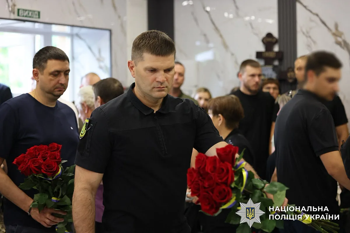 Захищав Херсон від ворожих дронів: у Миколаєві попрощалися з поліцейським (фото) Захищав Херсон від ворожих дронів: у Миколаєві попрощалися з поліцейським (фото)
