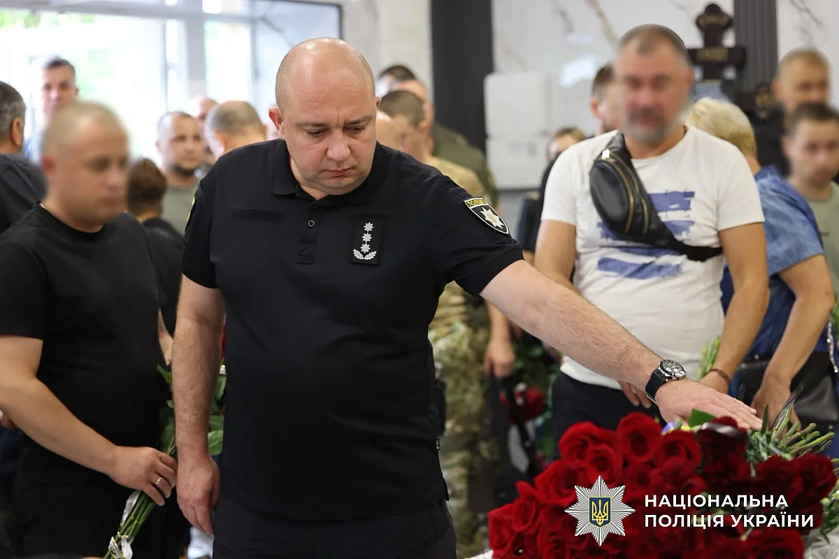 Захищав Херсон від ворожих дронів: у Миколаєві попрощалися з поліцейським (фото) Захищав Херсон від ворожих дронів: у Миколаєві попрощалися з поліцейським (фото)