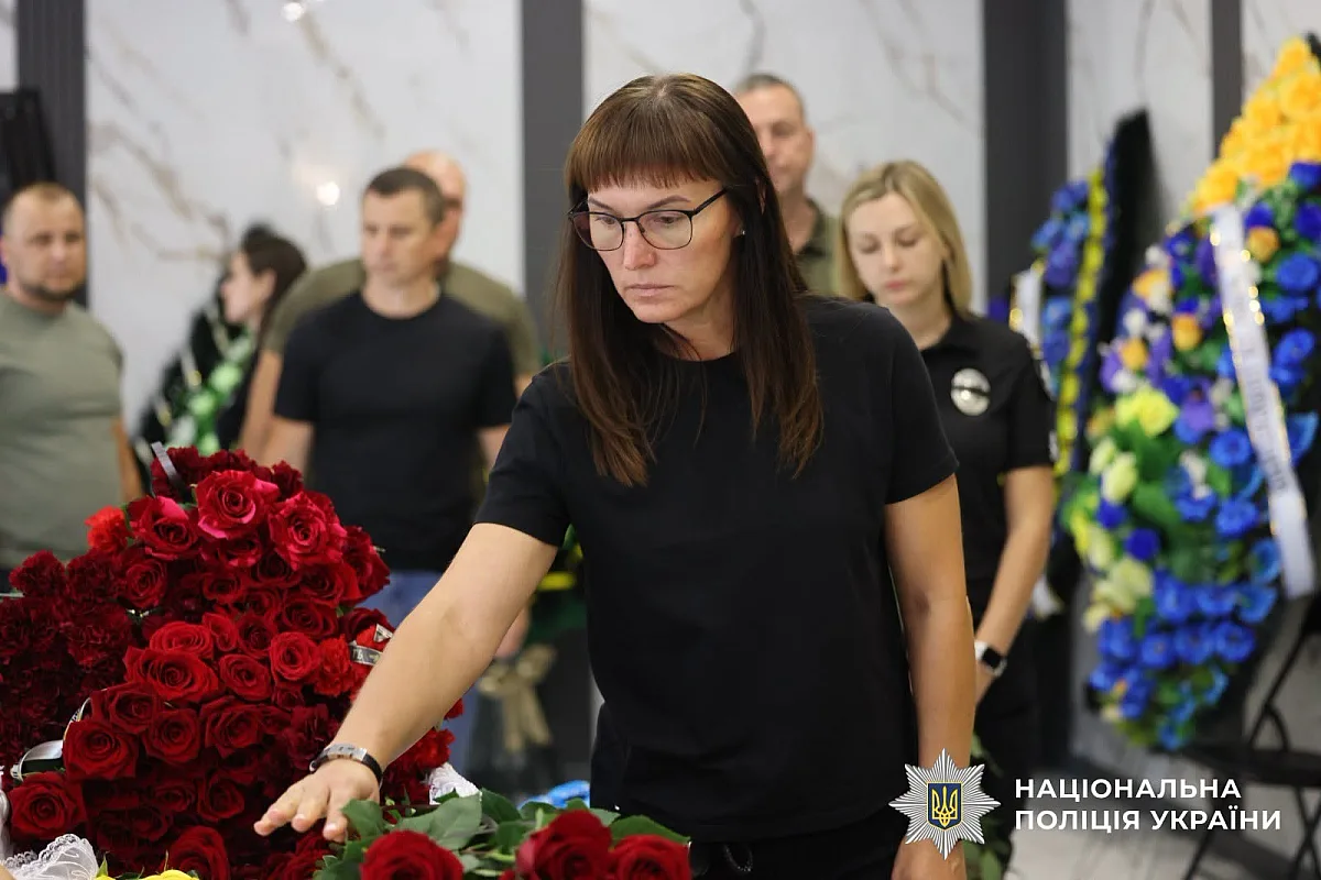 Захищав Херсон від ворожих дронів: у Миколаєві попрощалися з поліцейським (фото) Захищав Херсон від ворожих дронів: у Миколаєві попрощалися з поліцейським (фото)