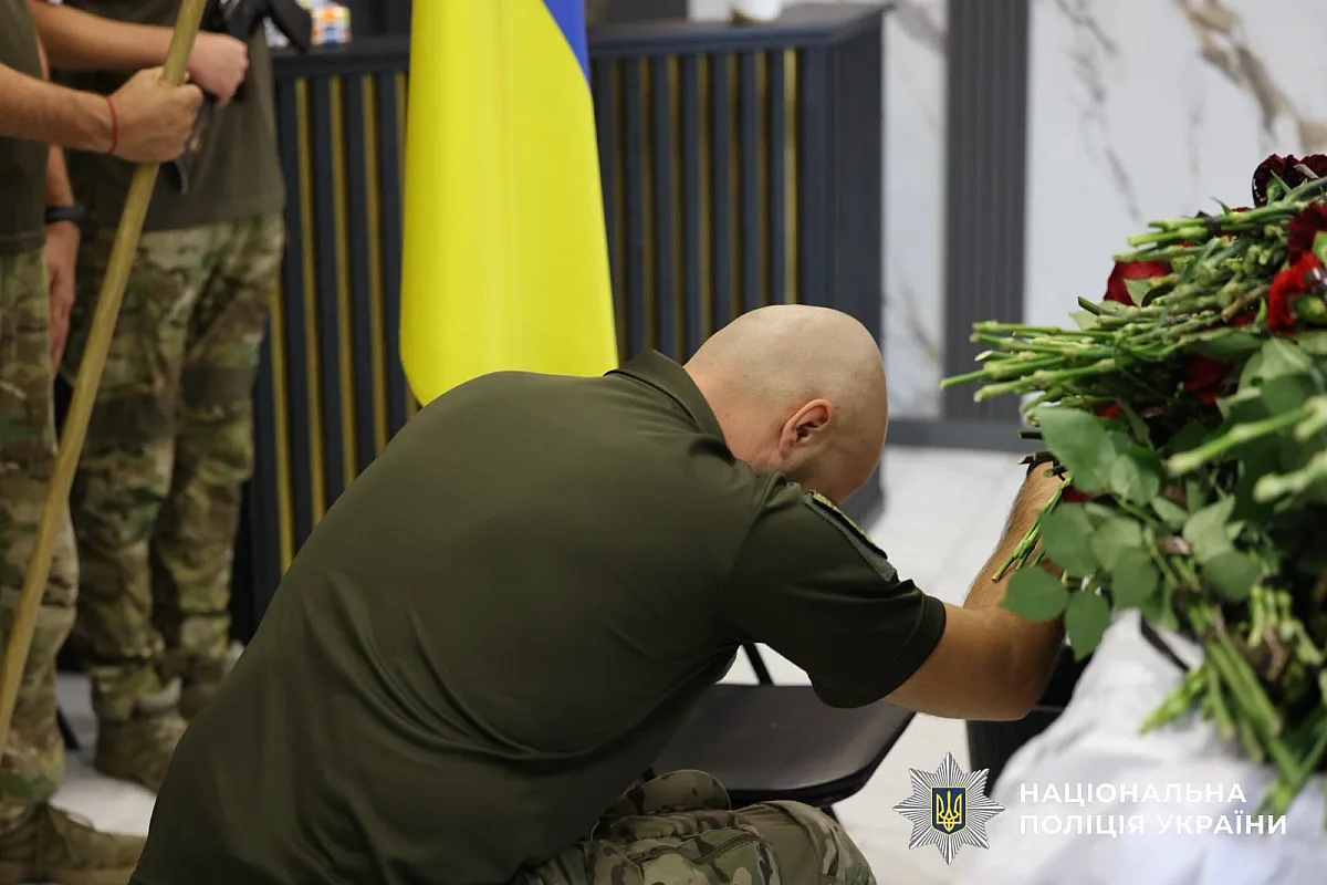 Захищав Херсон від ворожих дронів: у Миколаєві попрощалися з поліцейським (фото) Захищав Херсон від ворожих дронів: у Миколаєві попрощалися з поліцейським (фото)