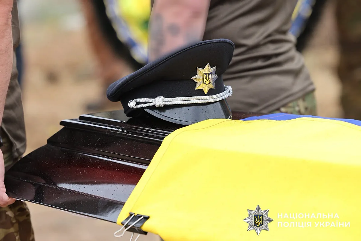 Захищав Херсон від ворожих дронів: у Миколаєві попрощалися з поліцейським (фото) Захищав Херсон від ворожих дронів: у Миколаєві попрощалися з поліцейським (фото)