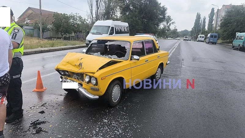 На перекрестке в Николаеве столкнулись «Жигули» и Volkswagen — пострадала женщина На перекрестке в Николаеве столкнулись «Жигули» и Volkswagen — пострадала женщина