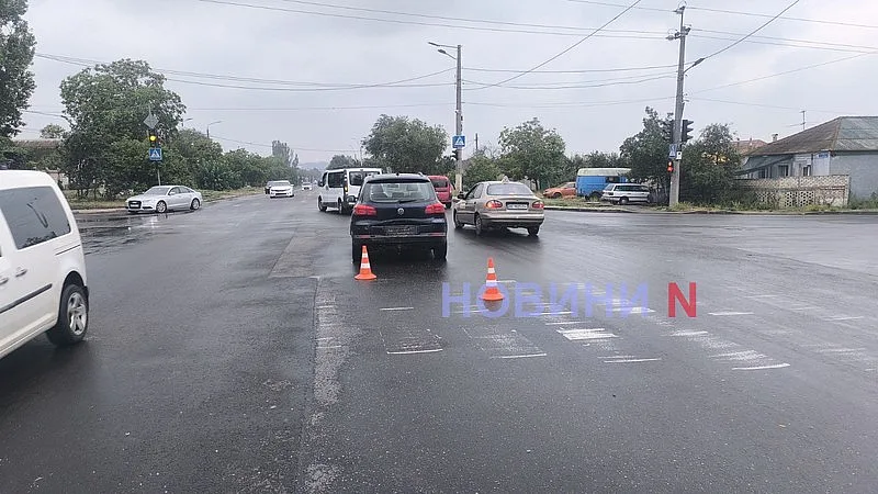 На перекрестке в Николаеве столкнулись «Жигули» и Volkswagen — пострадала женщина На перекрестке в Николаеве столкнулись «Жигули» и Volkswagen — пострадала женщина