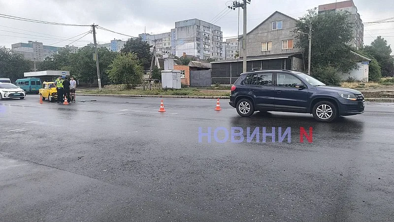 На перекрестке в Николаеве столкнулись «Жигули» и Volkswagen — пострадала женщина На перекрестке в Николаеве столкнулись «Жигули» и Volkswagen — пострадала женщина