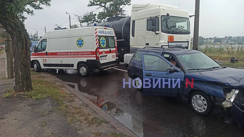 В Николаеве на Варваровском мосту тройное ДТП: пострадала пассажирка, огромная пробка В Николаеве на Варваровском мосту тройное ДТП: пострадала пассажирка, огромная пробка
