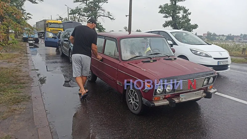 В Николаеве на Варваровском мосту тройное ДТП: пострадала пассажирка, огромная пробка В Николаеве на Варваровском мосту тройное ДТП: пострадала пассажирка, огромная пробка