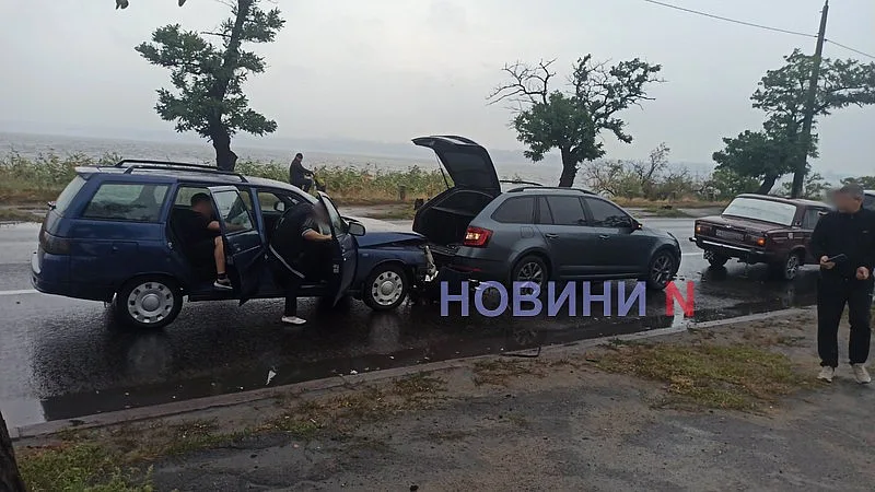 В Николаеве на Варваровском мосту тройное ДТП: пострадала пассажирка, огромная пробка В Николаеве на Варваровском мосту тройное ДТП: пострадала пассажирка, огромная пробка