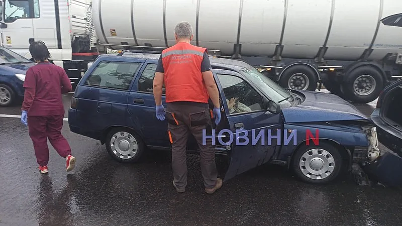 В Николаеве на Варваровском мосту тройное ДТП: пострадала пассажирка, огромная пробка В Николаеве на Варваровском мосту тройное ДТП: пострадала пассажирка, огромная пробка