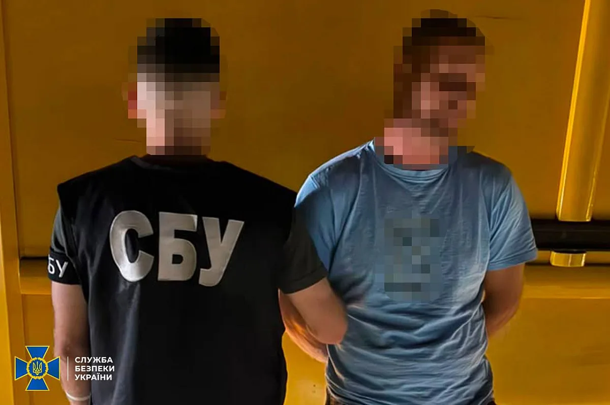 10 тысяч евро за тайник в авто: в Николаеве задержали организатора схемы вывоза военнообязанных 10 тысяч евро за тайник в авто: в Николаеве задержали организатора схемы вывоза военнообязанных