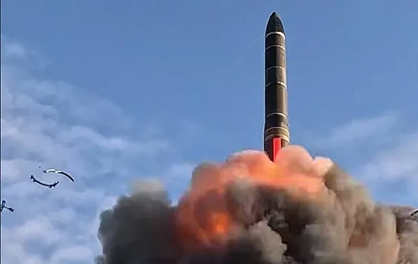 Россия провела пуск межконтинентальной баллистической ракеты (видео) Россия провела пуск межконтинентальной баллистической ракеты (видео)