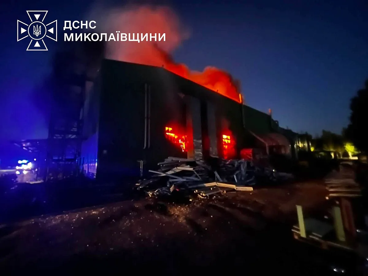 Появились фото последствий ударов по Николаеву и области Появились фото последствий ударов по Николаеву и области