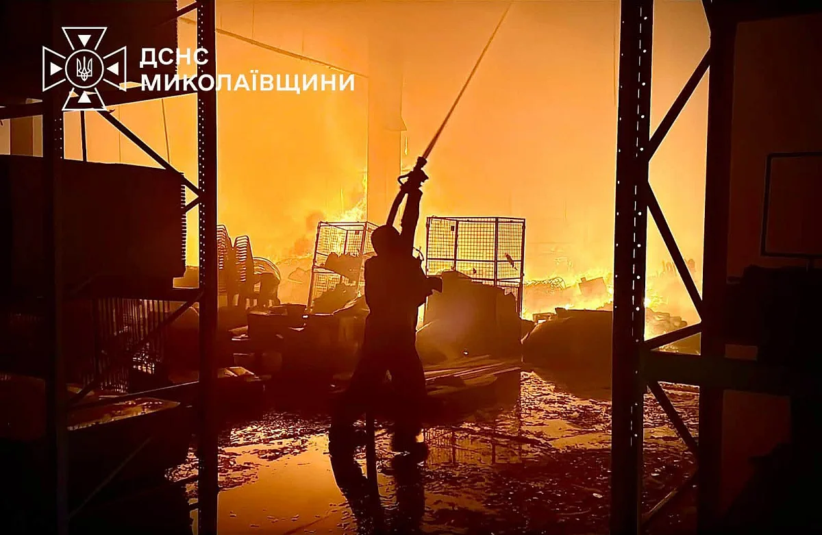 Появились фото последствий ударов по Николаеву и области Появились фото последствий ударов по Николаеву и области