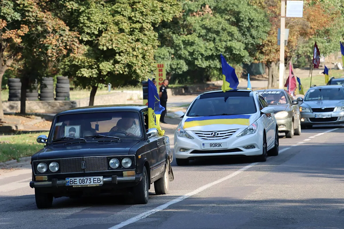 В Вознесенске устроили автопробег в поддержку военнопленных (фото) В Вознесенске устроили автопробег в поддержку военнопленных (фото)