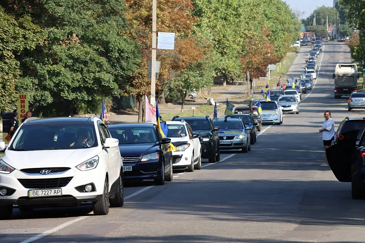 В Вознесенске устроили автопробег в поддержку военнопленных (фото) В Вознесенске устроили автопробег в поддержку военнопленных (фото)