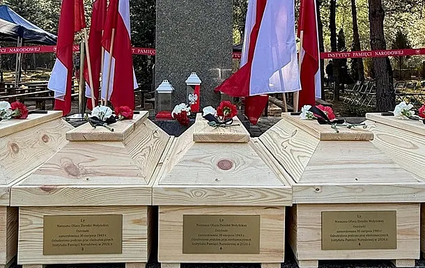 На Волині перепоховали останки жертв Волинської трагедії На Волині перепоховали останки жертв Волинської трагедії