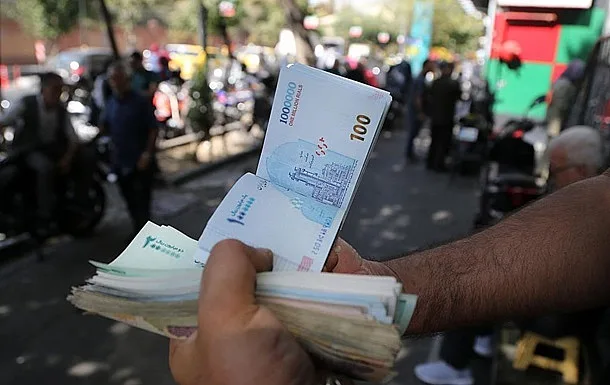 В Иране признали влияние санкций США на экономику В Иране признали влияние санкций США на экономику