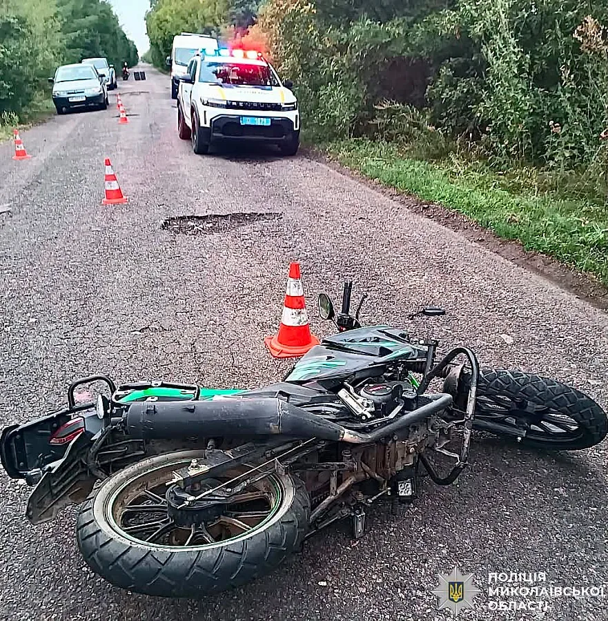 На Миколаївщині п'яна мотоциклістка потрапила в аварію з 5-річною дитиною На Миколаївщині п'яна мотоциклістка потрапила в аварію з 5-річною дитиною