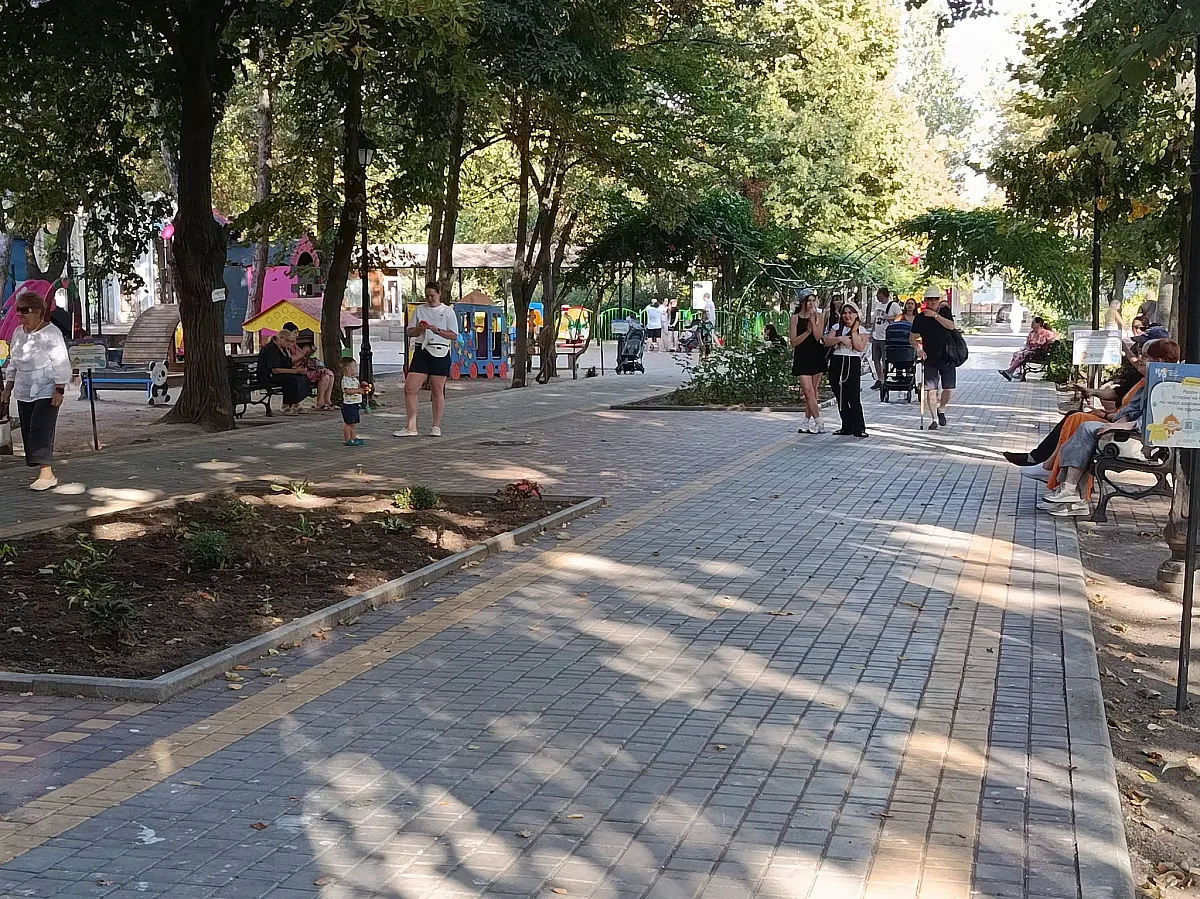 В Николаеве для детей и взрослых устроили концерт в «Сказке» (фото) В Николаеве для детей и взрослых устроили концерт в «Сказке» (фото)