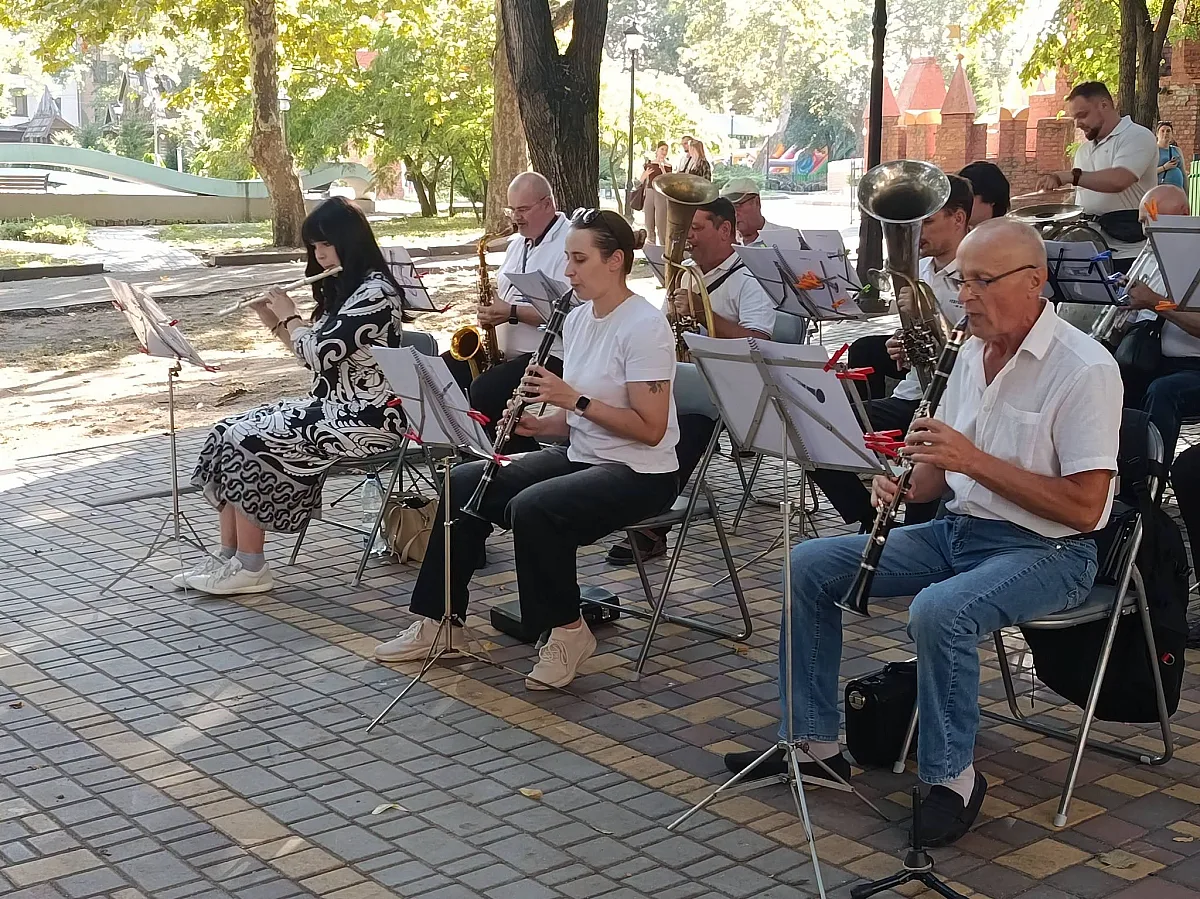 В Николаеве для детей и взрослых устроили концерт в «Сказке» (фото) В Николаеве для детей и взрослых устроили концерт в «Сказке» (фото)