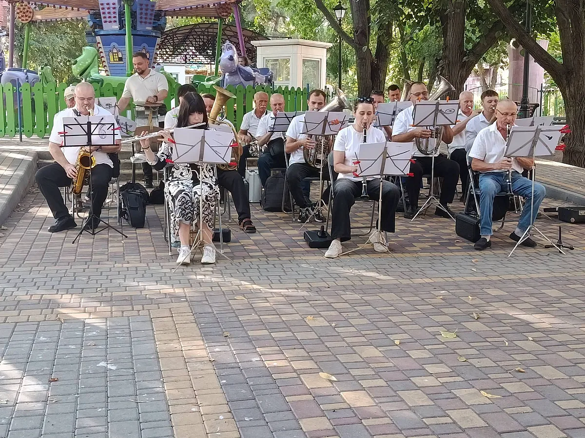 В Николаеве для детей и взрослых устроили концерт в «Сказке» (фото) В Николаеве для детей и взрослых устроили концерт в «Сказке» (фото)