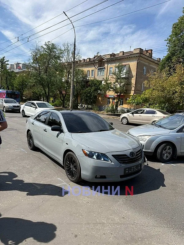 В Николаеве Ford при повороте через двойную сплошную столкнулся с Toyota В Николаеве Ford при повороте через двойную сплошную столкнулся с Toyota