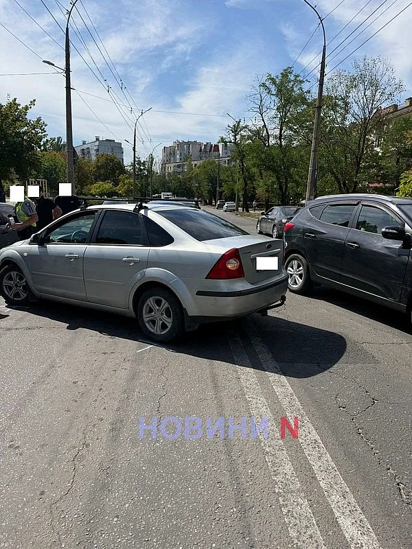 В Николаеве Ford при повороте через двойную сплошную столкнулся с Toyota В Николаеве Ford при повороте через двойную сплошную столкнулся с Toyota