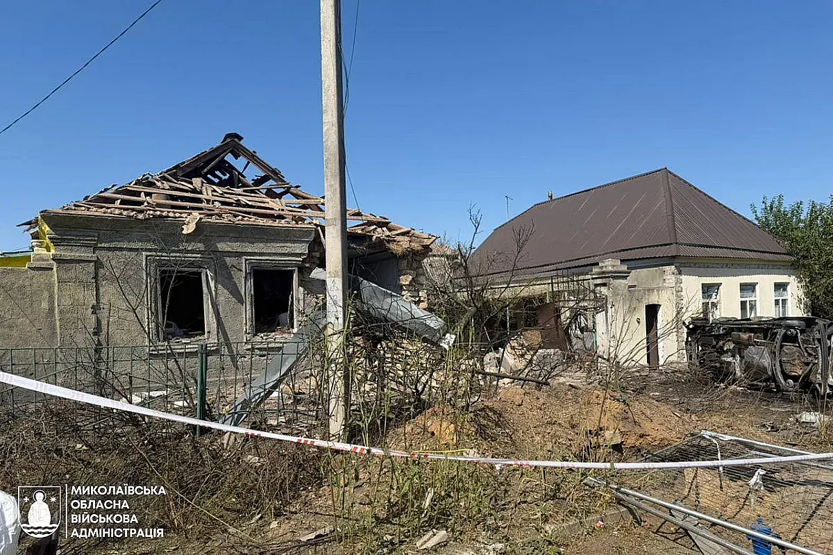 У Миколаєві внаслідок атаки «Шахедів» пошкоджено 15 приватних будинків та три автомобілі У Миколаєві внаслідок атаки «Шахедів» пошкоджено 15 приватних будинків та три автомобілі