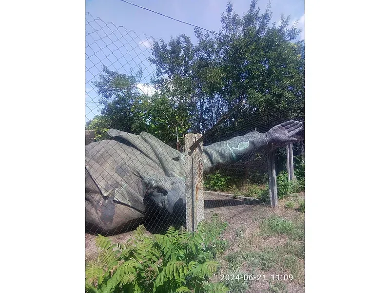 Бронзового Ленина из Запорожья выставили на аукцион за 5,2 млн гривен Бронзового Ленина из Запорожья выставили на аукцион за 5,2 млн гривен