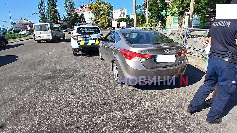 ДТП с полицейским авто произошло у кольца в Николаеве ДТП с полицейским авто произошло у кольца в Николаеве