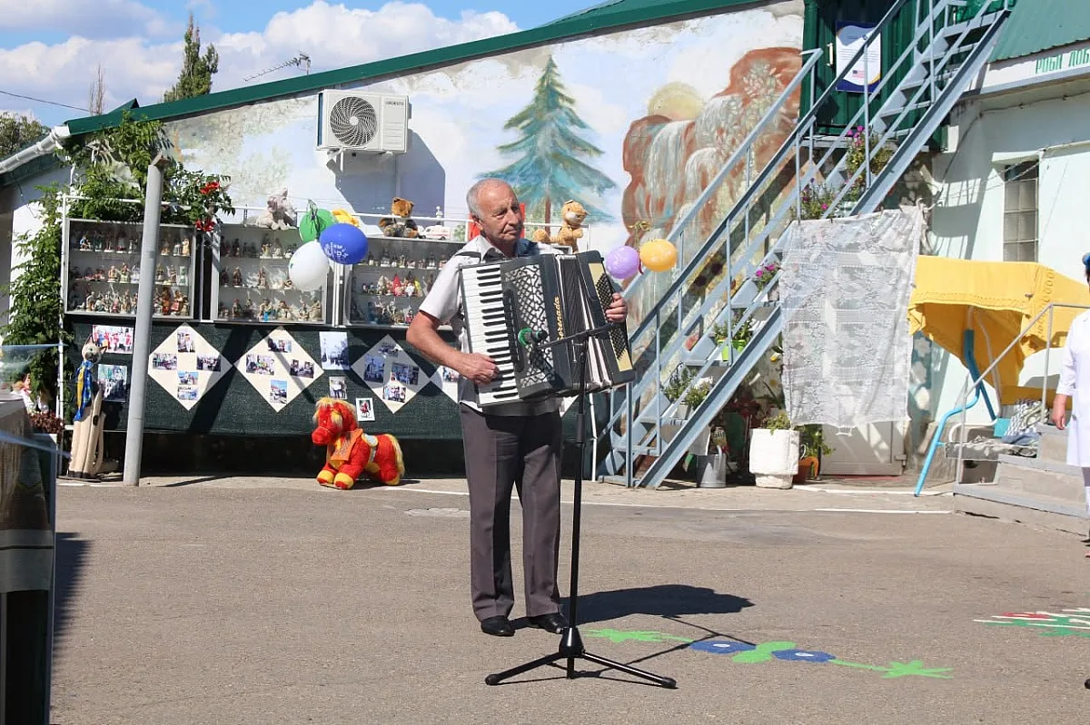 В Николаеве 24 года подряд поздравляют жителей дома престарелых В Николаеве 24 года подряд поздравляют жителей дома престарелых