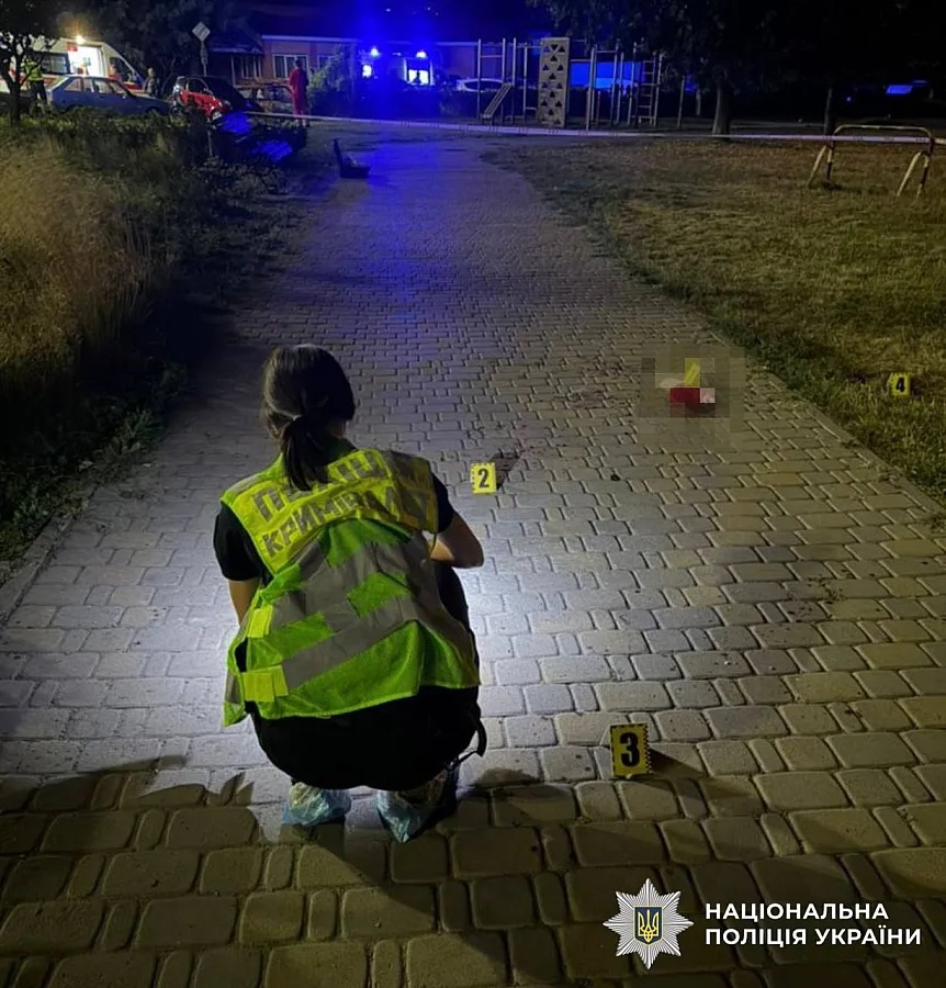Мужчина взорвал боеприпас в Киеве: пострадали четыре человека Мужчина взорвал боеприпас в Киеве: пострадали четыре человека