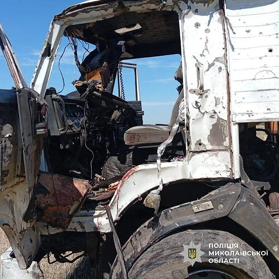 Полиция показала последствия атак на Николаевскую область: погиб мужчина, есть пострадавшие Полиция показала последствия атак на Николаевскую область: погиб мужчина, есть пострадавшие