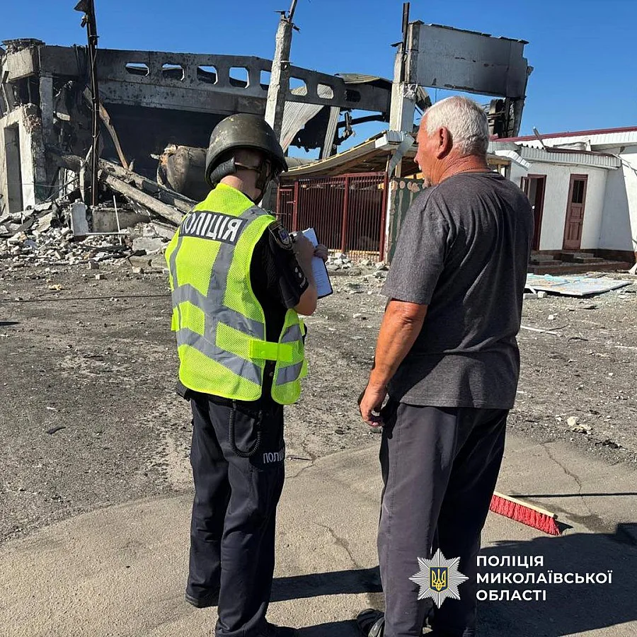 Полиция показала последствия атак на Николаевскую область: погиб мужчина, есть пострадавшие Полиция показала последствия атак на Николаевскую область: погиб мужчина, есть пострадавшие