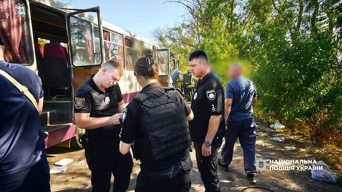 Два рейсовых автобуса столкнулись под Одессой: погибли две женщины, среди пострадавших пятеро детей (видео) Два рейсовых автобуса столкнулись под Одессой: погибли две женщины, среди пострадавших пятеро детей (видео)