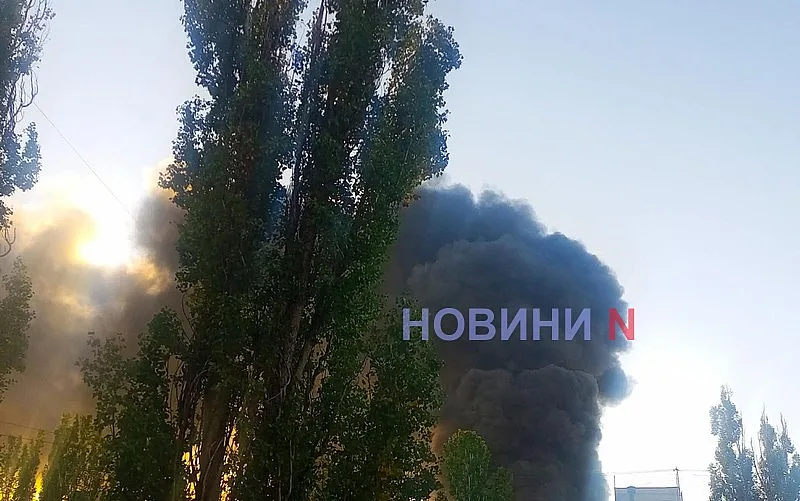 В Николаеве после взрыва масштабный пожар (фото, видео) В Николаеве после взрыва масштабный пожар (фото, видео)