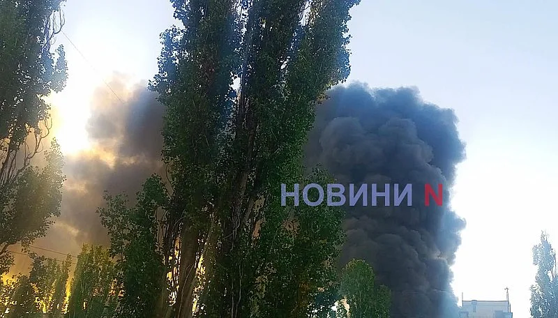 В Николаеве после взрыва масштабный пожар (фото, видео) В Николаеве после взрыва масштабный пожар (фото, видео)