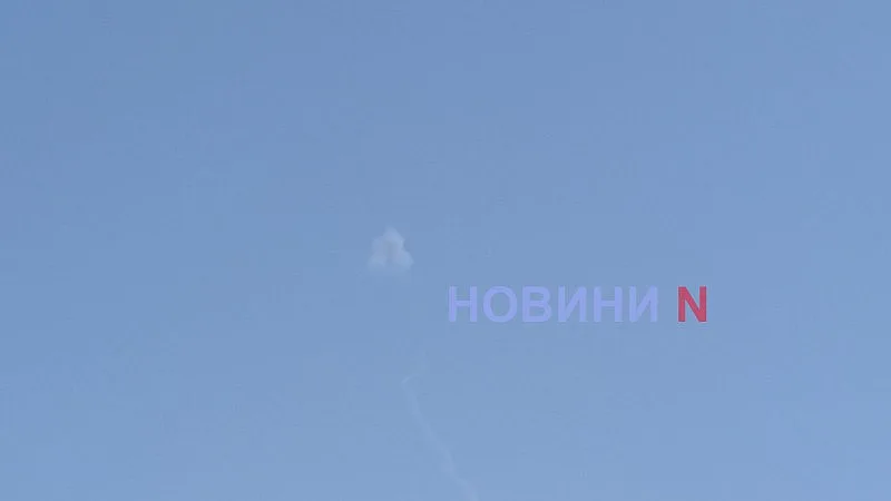 Над Николаевом сбили вражеский дрон Над Николаевом сбили вражеский дрон
