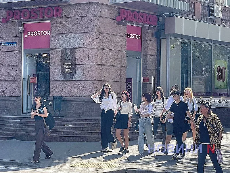 Подростки в Николаеве. Фото иллюстрационное Подростки в Николаеве. Фото иллюстрационное