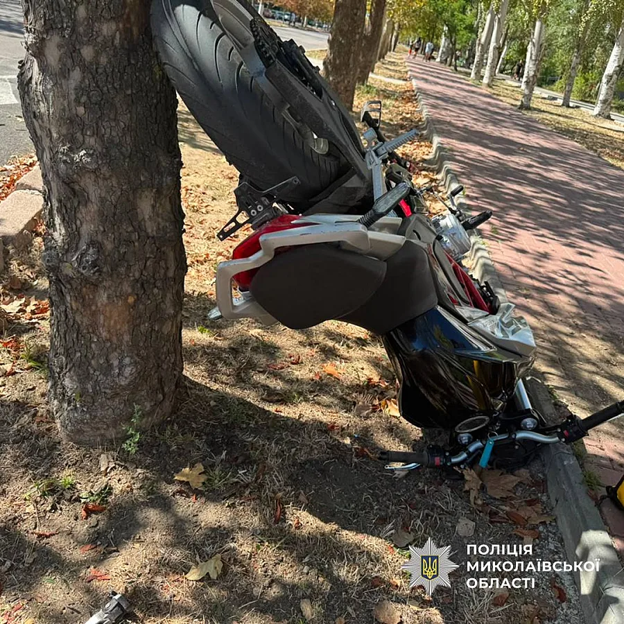 Mercedes и мотоцикл столкнулись в Николаеве: пострадавшего увезла «скорая» Mercedes и мотоцикл столкнулись в Николаеве: пострадавшего увезла «скорая»