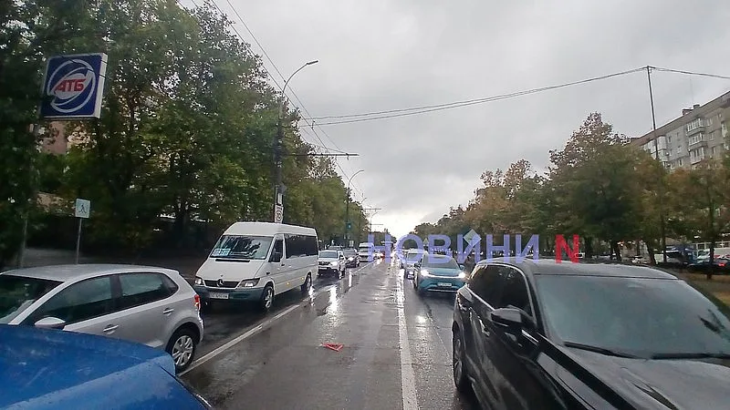 В Николаеве «ВАЗ» столкнулся с «Опелем»: на проспекте огромная пробка В Николаеве «ВАЗ» столкнулся с «Опелем»: на проспекте огромная пробка