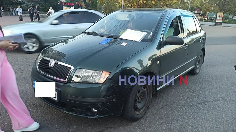 Skoda и Mitsubishi столкнулись в центре Николаева: движение затруднено Skoda и Mitsubishi столкнулись в центре Николаева: движение затруднено