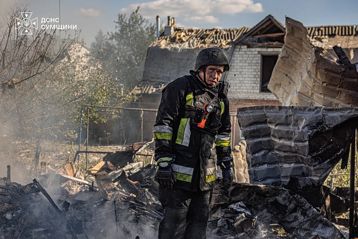 Авиаудары по Сумам: погиб человек, среди пострадавших - двое детей (фото, видео) Авиаудары по Сумам: погиб человек, среди пострадавших - двое детей (фото, видео)
