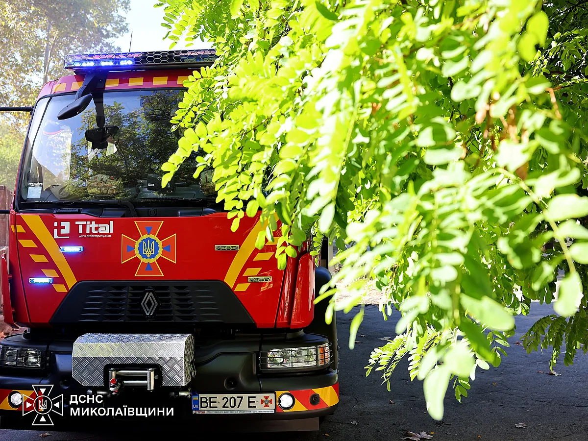 В Николаеве загорелось здание В Николаеве загорелось здание