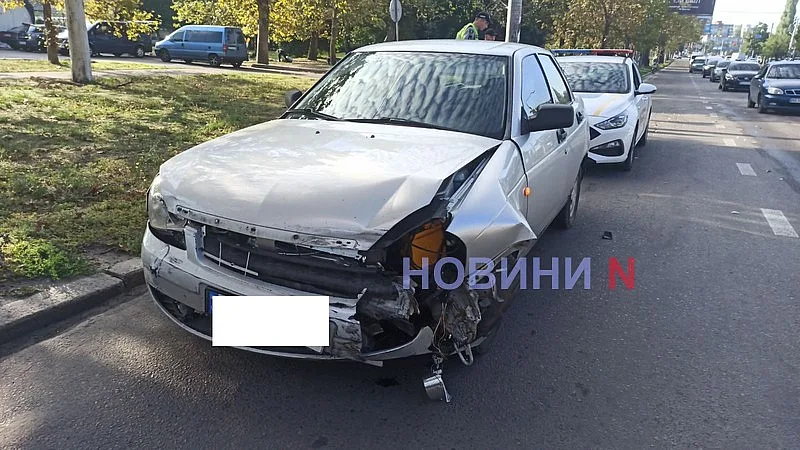 Lada не пропустила Tesla на проспекте в Николаеве Lada не пропустила Tesla на проспекте в Николаеве